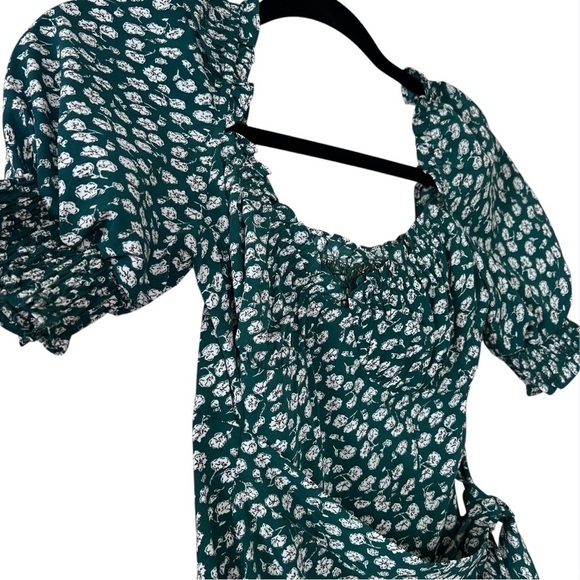 Hello Molly Walk On Faith Dress in Green And White Floral
Size XS - Picture 5 of 15
